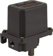 Square D - 7 and 9 NEMA Rated, SPDT, 90 to 2,900 psi, Electromechanical Pressure and Level Switch - Adjustable Pressure, 120 VAC at 6 Amp, 125 VDC at 0.22 Amp, 240 VAC at 3 Amp, 250 VDC at 0.27 Amp, 1/4 Inch Connector, Screw Terminal, For Use with 9012G - USA Tool & Supply